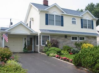 456 Division Ave, Hicksville, NY 11801