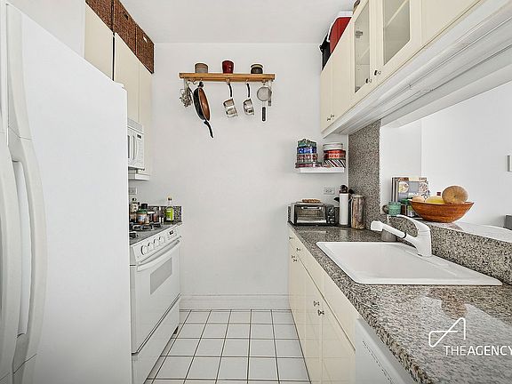 3rd image of 200 Riverside Blvd APT 12B