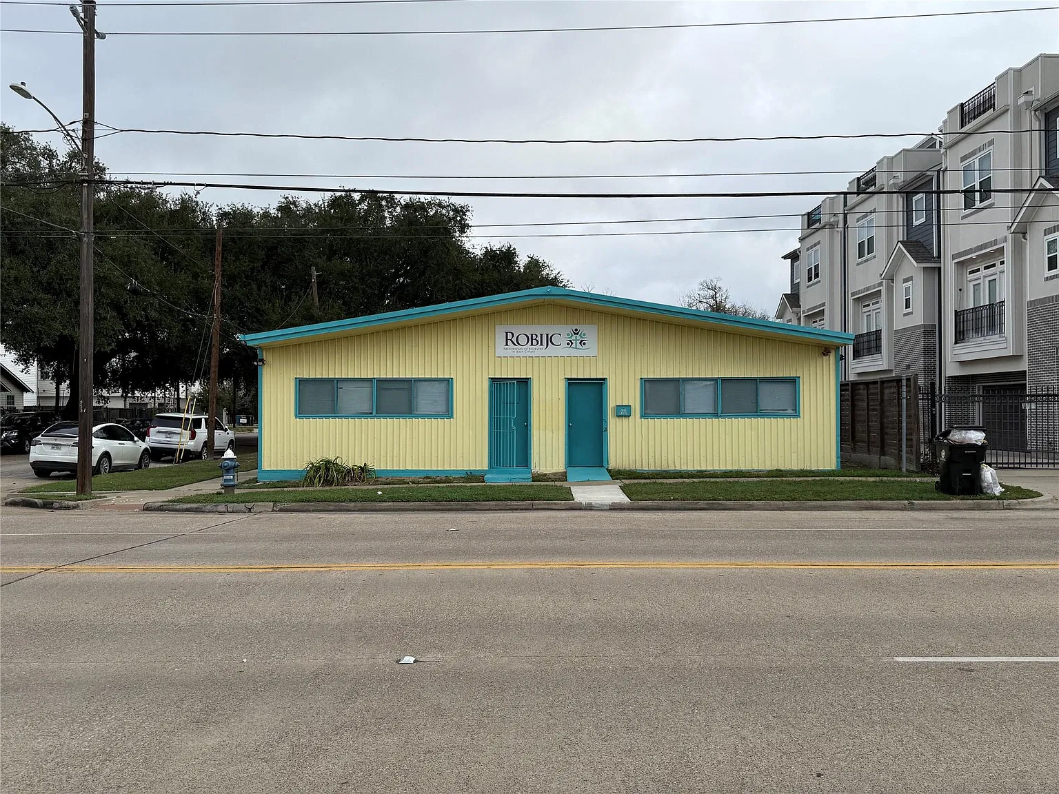 Studio, 2700 sqft, $3,400 — Photo 4
