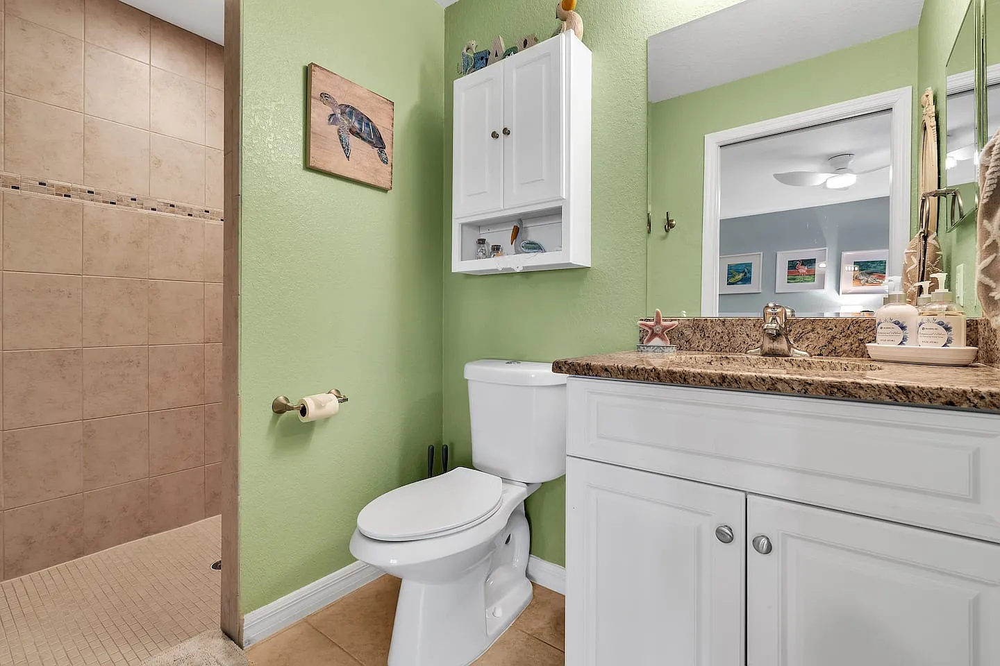 3 bed, 2.0 bath, 2456 sqft, $2,295 — Photo 3