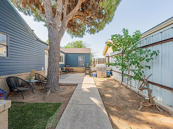 4th image of 412 W Pecan Ave