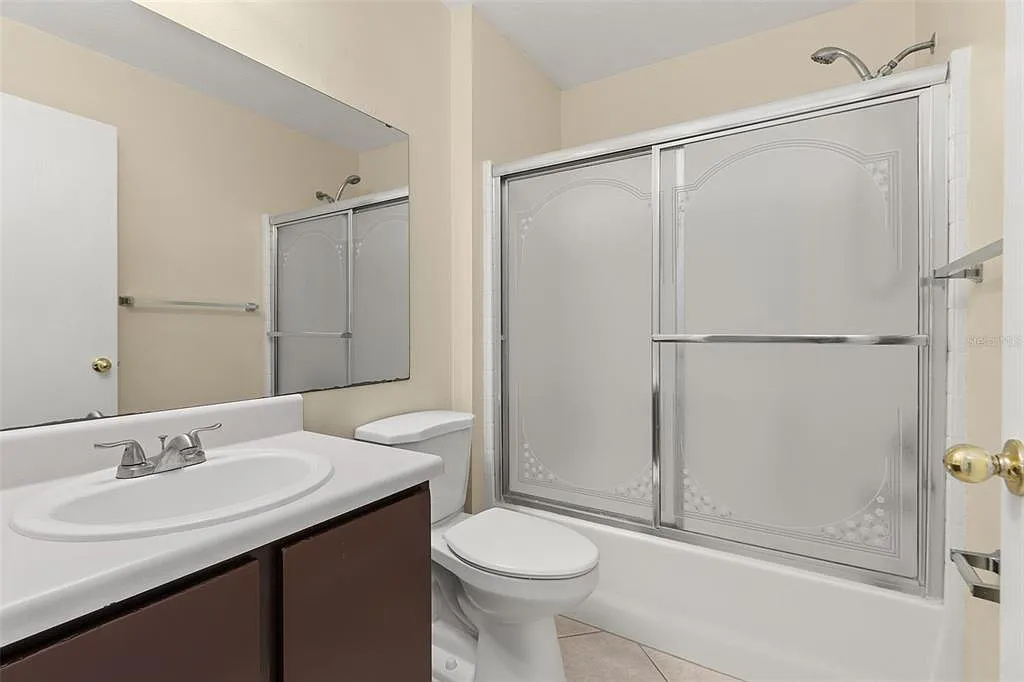 4 bed, 2.0 bath, 1437 sqft, $2,050 — Photo 4