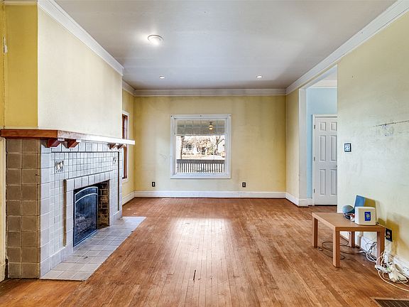 5th image of 4916 Junius St