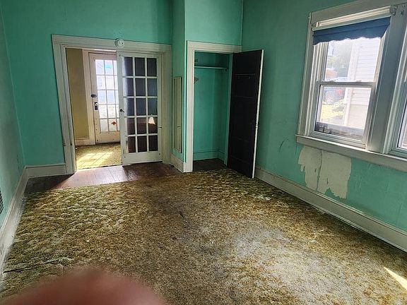 2nd image of 820 Cedarcroft Rd