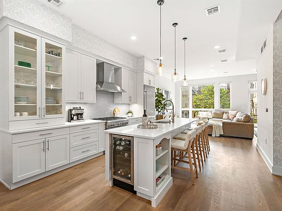 4th image of 1034 Garden St #1