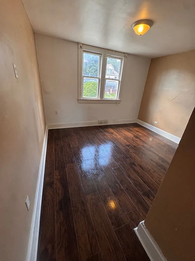 691 S Irvine St #3 — Photo 4