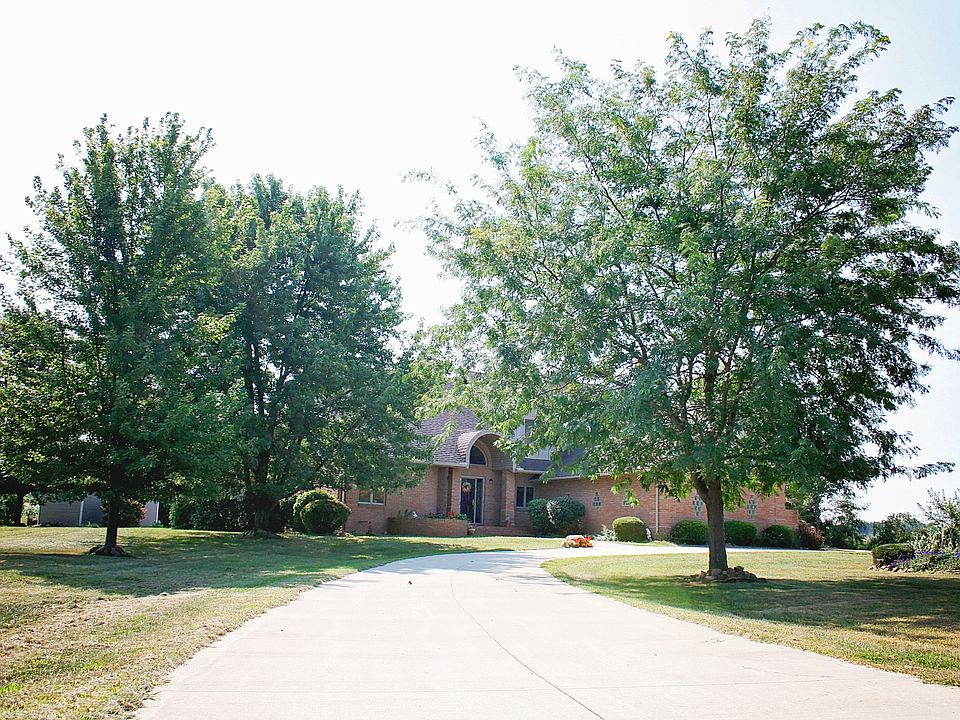 1 acre yard w mature trees