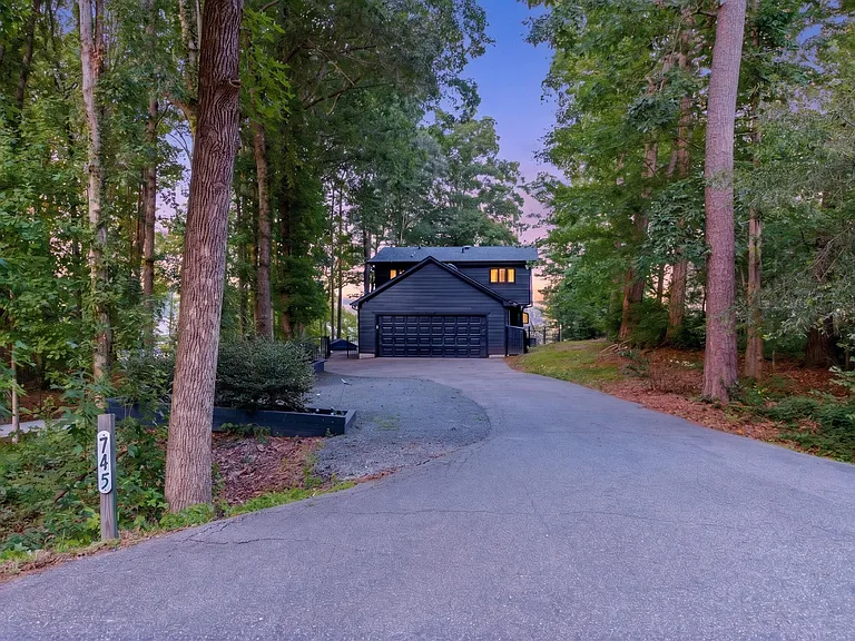 745 Sagamore Dr — Photo 6