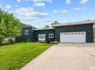 2916 36th St, Moline, IL 61265