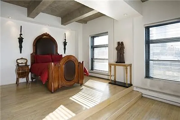 Sold by R New York | media 8