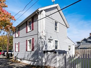 9 Cherry St, Washington, NJ 07882