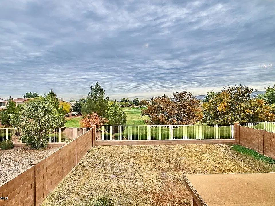 4 bed, 2.5 bath, 2056 sqft, $2,600 — Photo 4