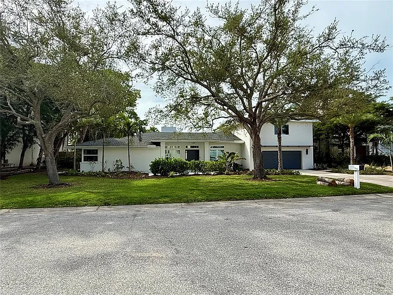 1359 Harbor Dr — Photo 3