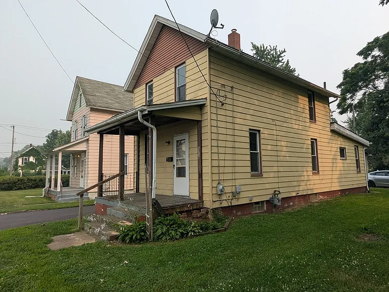 1316 4th St NE — Photo 2