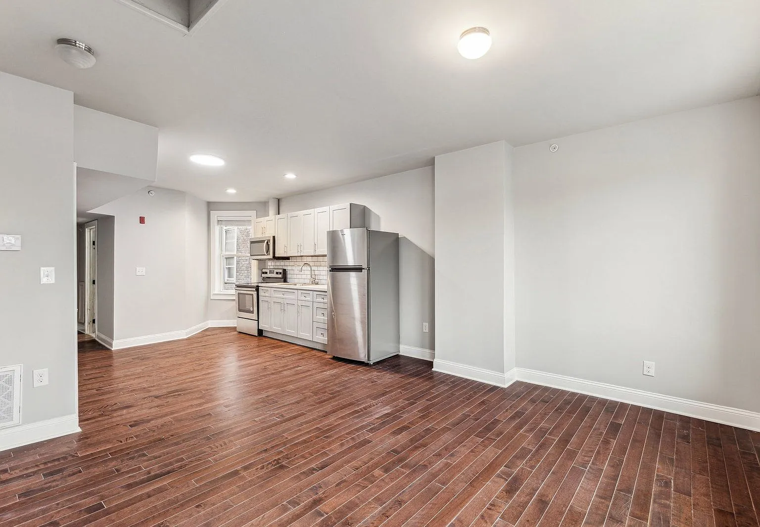 2 bed, 1.0 bath, 900 sqft, $1,250 — Photo 4