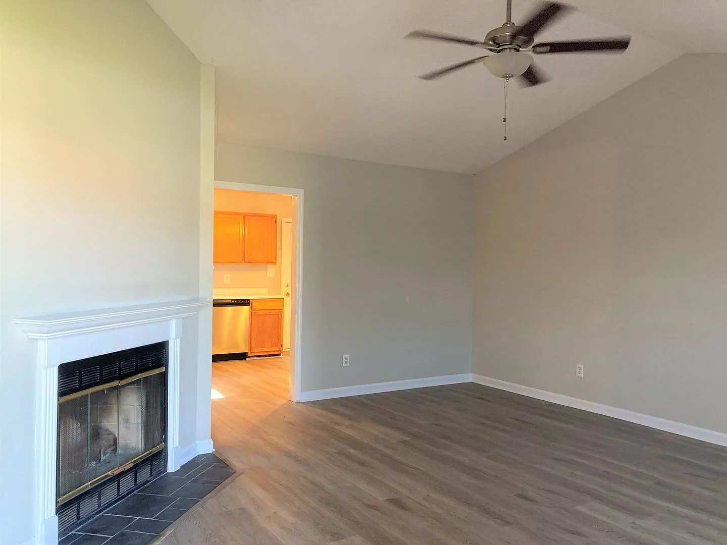 Charming 3 Bed, 2 Bath Fenced In Home — Photo 2