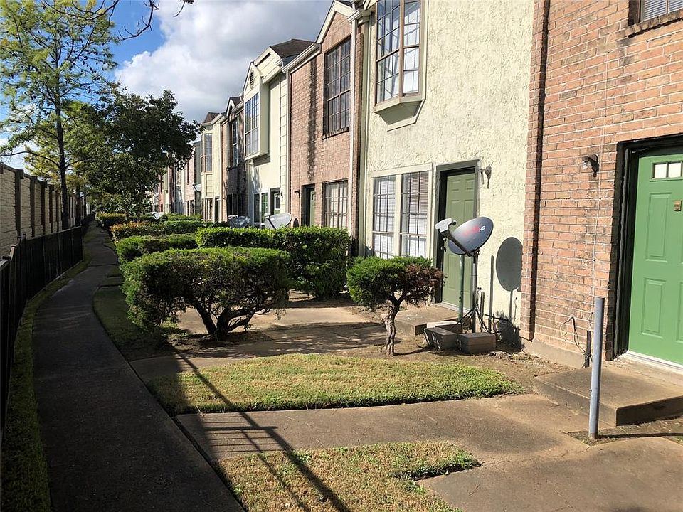 1st image of 8641 Victorian Village Dr #8641