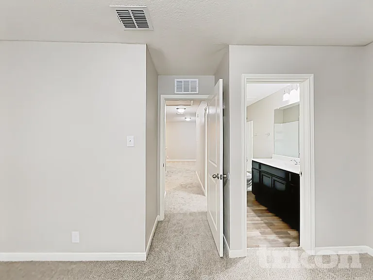 4945 Hallies Gdn — Photo 13