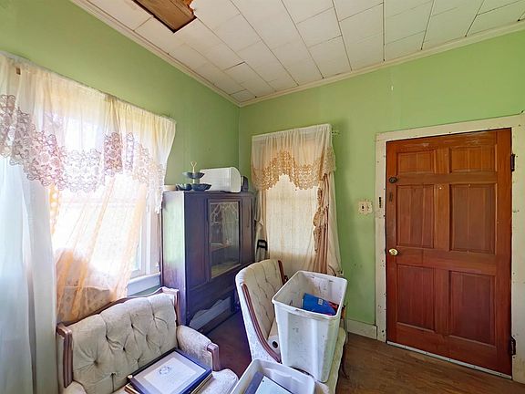 5th image of 613 N C St