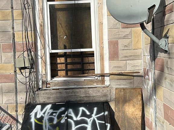 3rd image of 3529 E Fayette St