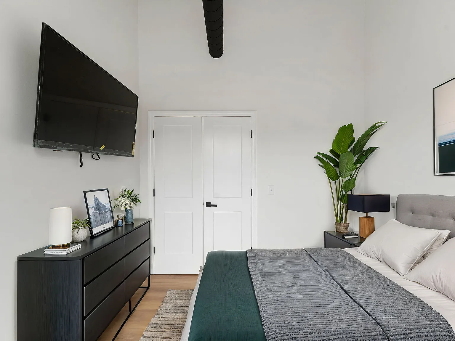 2 bed, 700 sqft, $2,350 — Photo 3