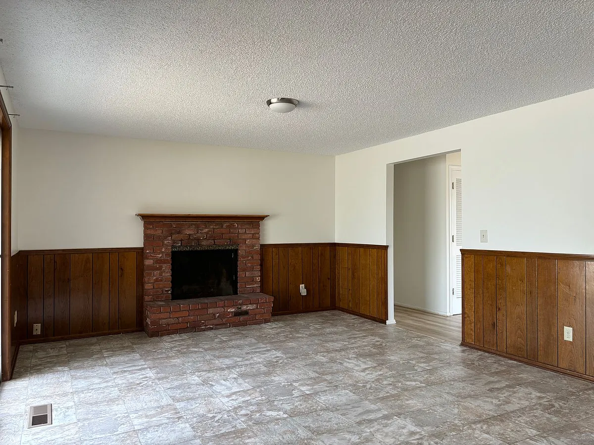 Building Photo - 4473 Lance Ct NE