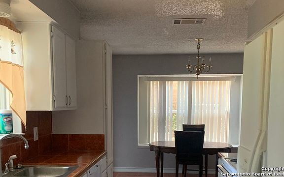 5th image of 110 Meadowland
