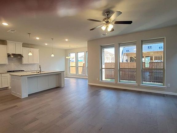 5th image of 3917 Lucan Ln