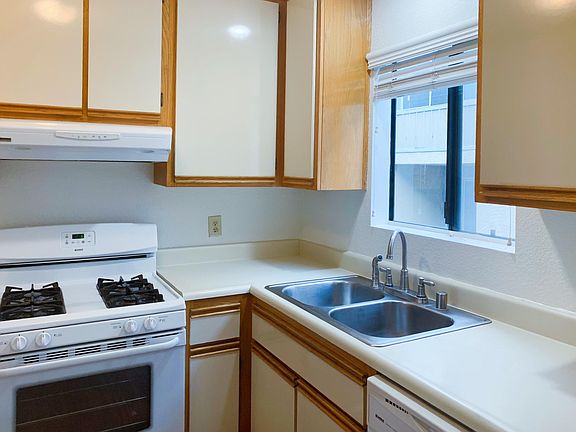 5th image of 112 N Michigan Ave APT 7