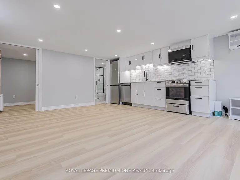 79 25th St #4 — Photo 6