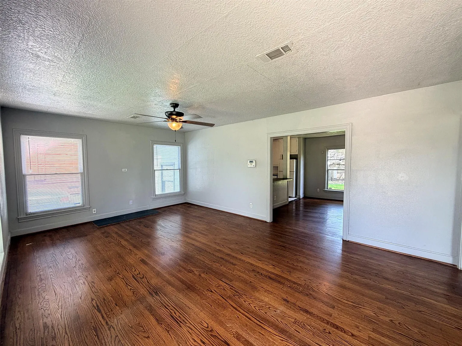 2 bed, 1.0 bath, 1176 sqft, $1,795 — Photo 2