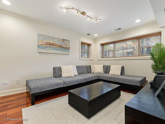 2nd image of 4331 N Sacramento Ave #G
