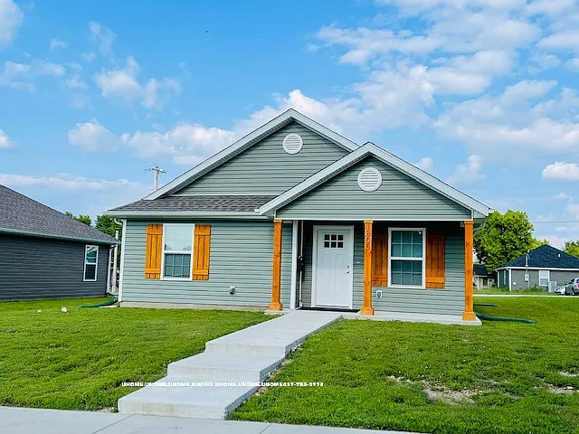 3 bed, 1200 sqft, $1,300 — Photo 2