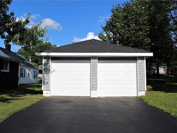 4th image of 605 E 8th St