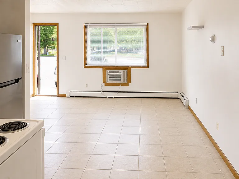 535 N Main St #6 — Photo 2
