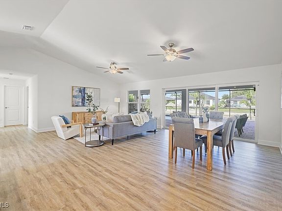 4th image of 2933 SW 11th Place Cpe