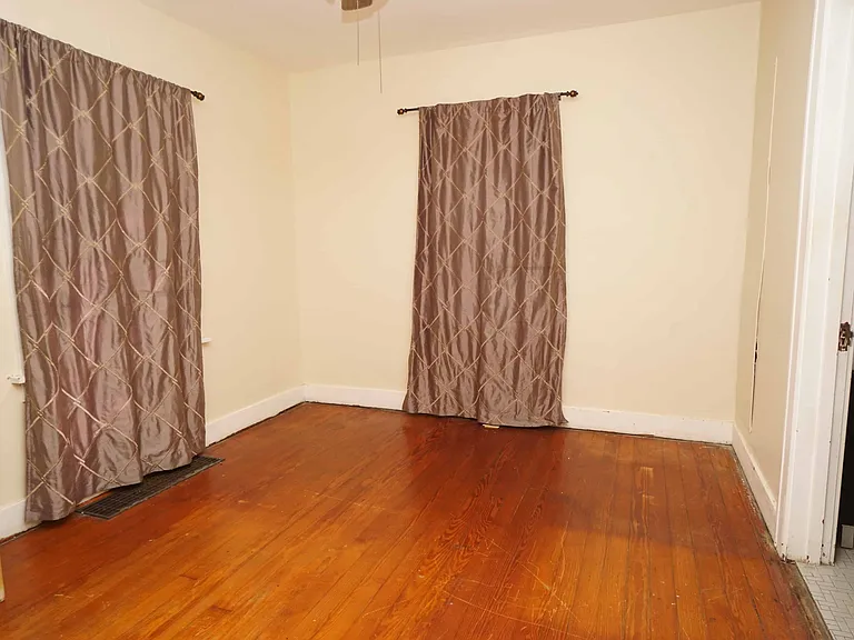 111 Sherman St — Photo 29