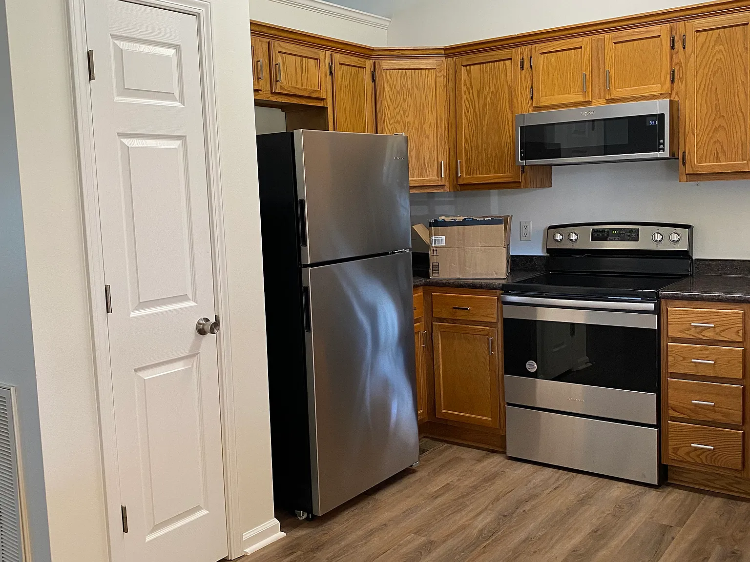 3 bed, 1196 sqft, $1,500 — Photo 2
