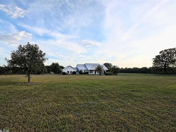 2nd image of 1422 County Road 4920