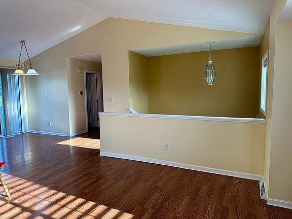 3rd image of 4656 Crosswinds Dr SE