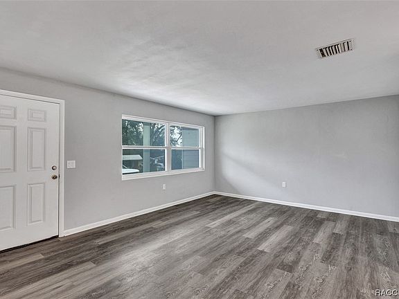4th image of 26 S Columbus St