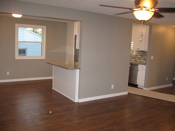 3rd image of 811 Robert Dr