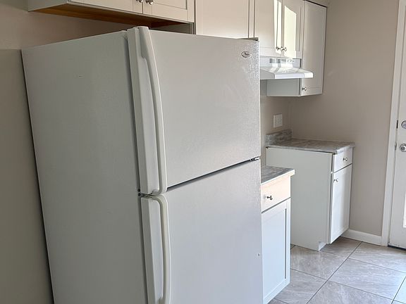4th image of 3509 S Avenue A