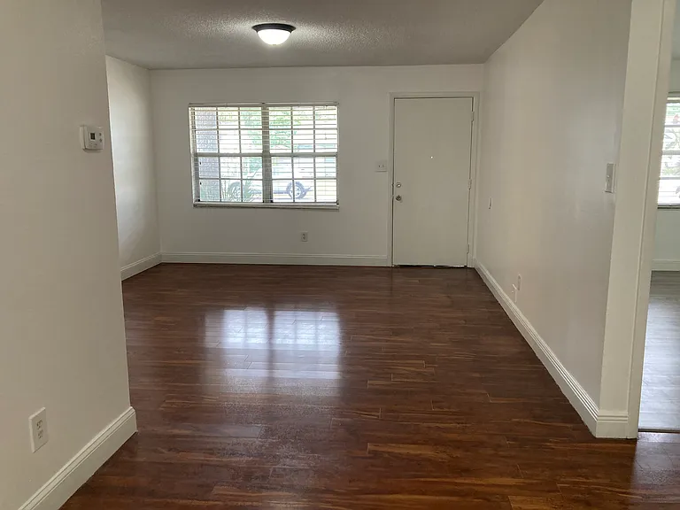 913 Maydell Ct — Photo 12