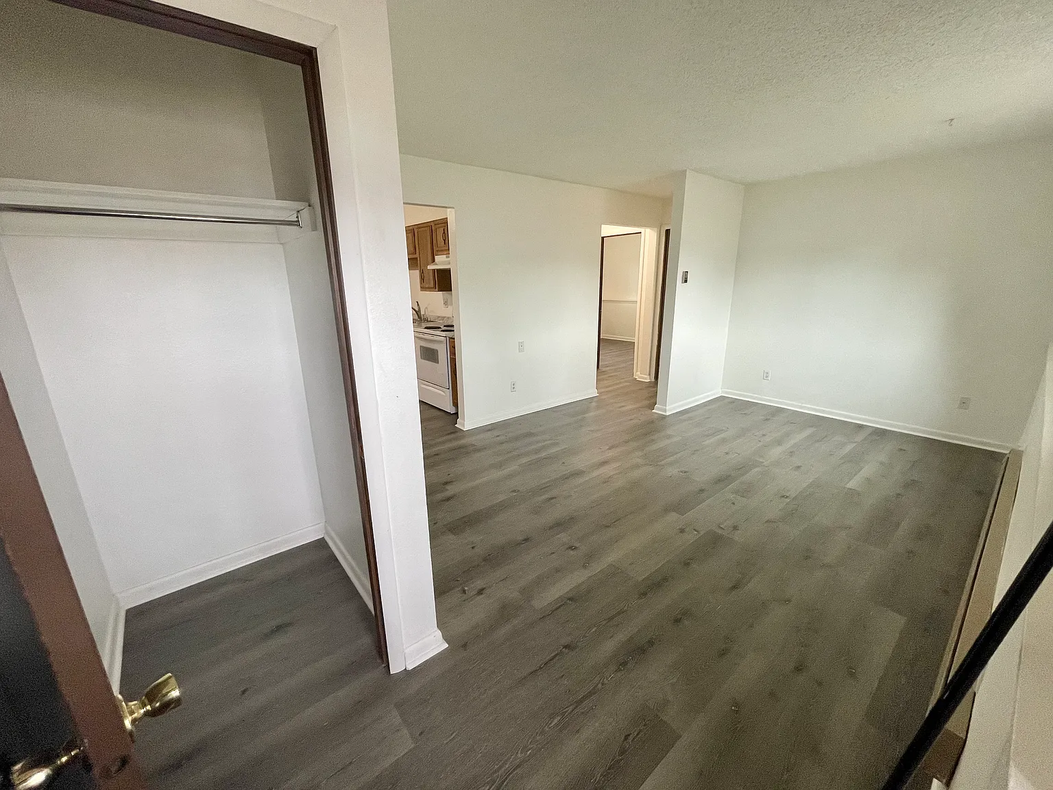 2 bed, 1.0 bath, 750 sqft, $800 — Photo 4