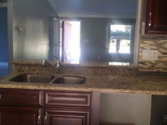 5th image of 28 Pleasant Ln #A