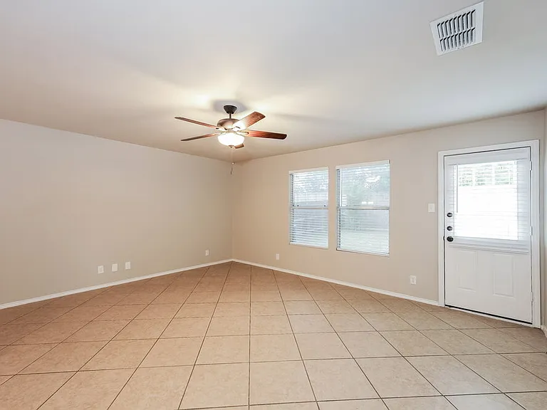 12814 Capri — Photo 6