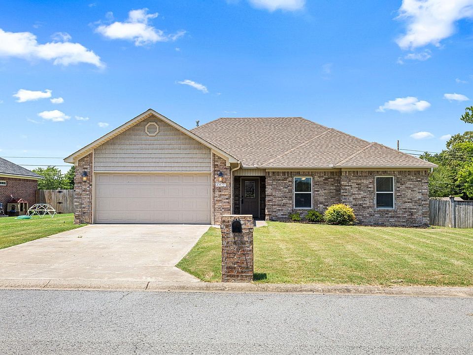 1st image of 2411 Lancashire Ln