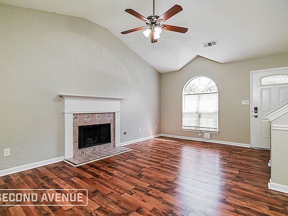 3rd image of 320 Brookside Dr