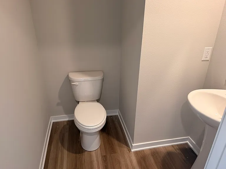 513 Kinley Dr — Photo 5